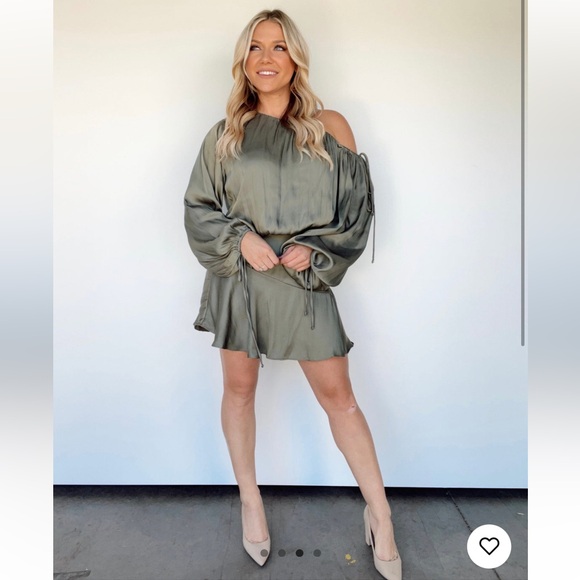 Off the shoulder satin mini dress - WORN ONCE - Picture 2 of 3